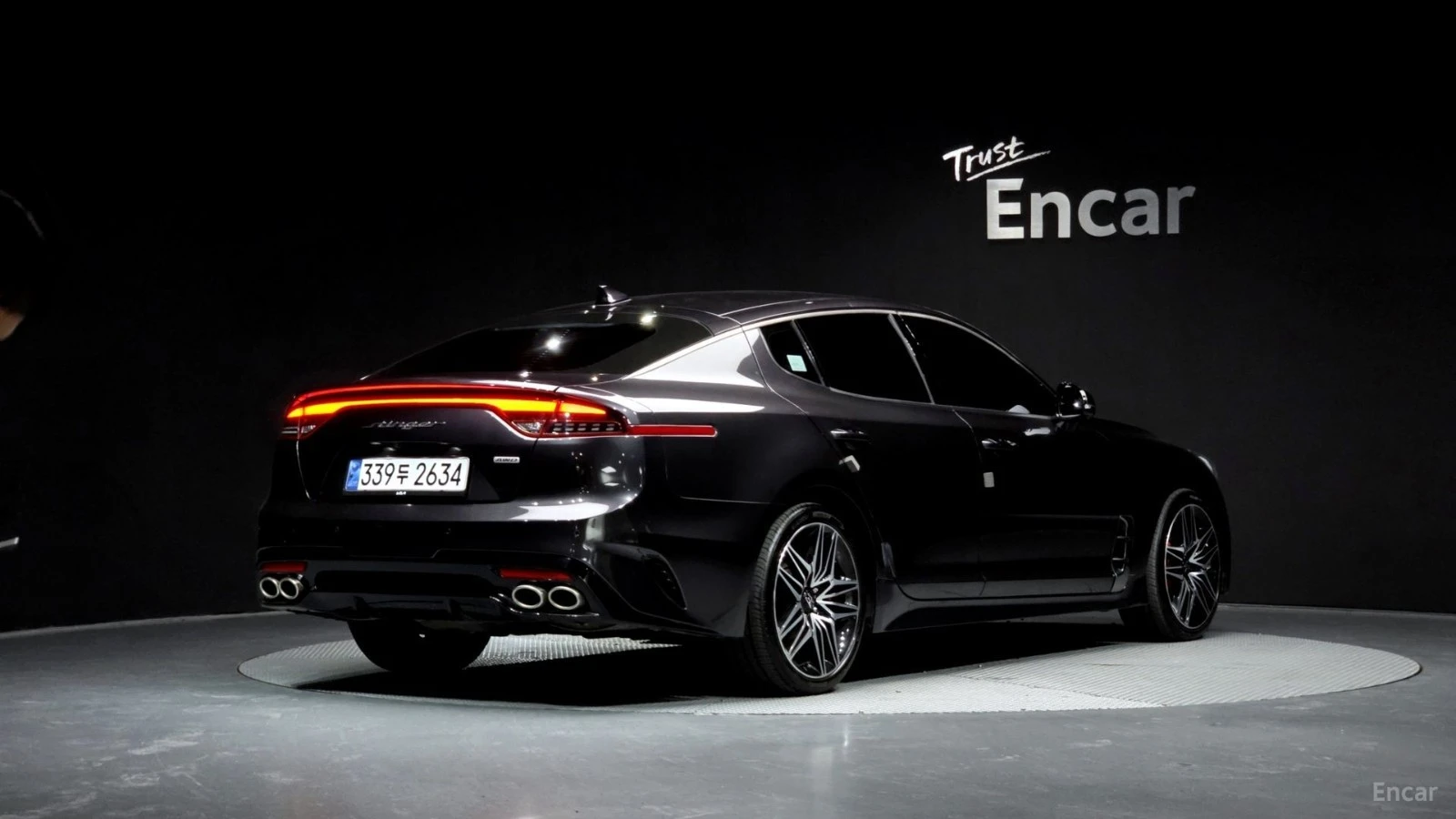 Kia Stinger ПАМЕТ* 360 КАМЕРА* ОБДУХВАНЕ* ПОДГРЕВ* , снимка 2 - Автомобили и джипове - 55524391