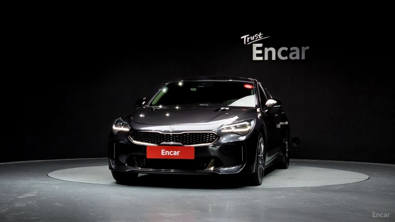 Kia Stinger ПАМЕТ* 360 КАМЕРА* ОБДУХВАНЕ* ПОДГРЕВ* , снимка 3 - Автомобили и джипове - 55524391