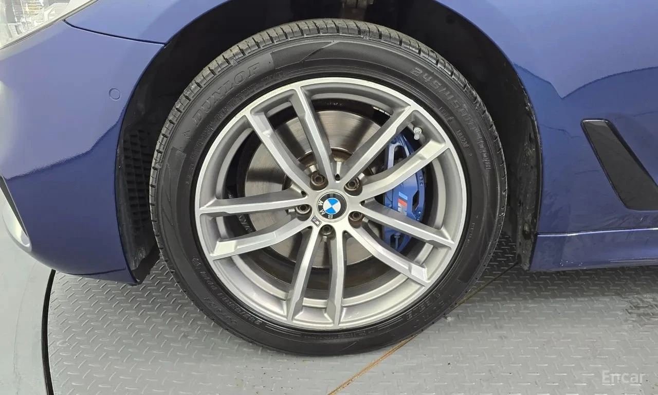 BMW 530 М ПАКЕТ/xDrive/ХЕДЪП/360/ОБДУХ/ПОДГРЕВ/ШИБЕДАХ, снимка 5 - Автомобили и джипове - 55903264