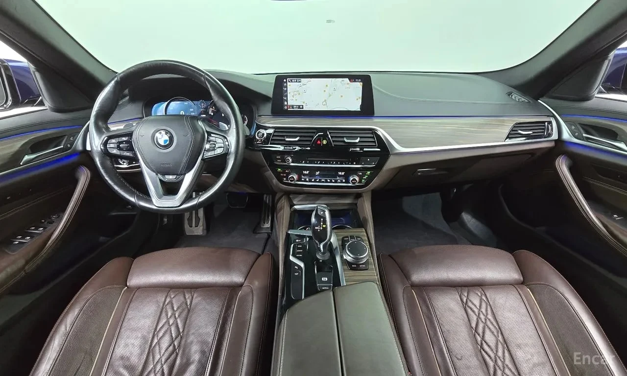 BMW 530 М ПАКЕТ/xDrive/ХЕДЪП/360/ОБДУХ/ПОДГРЕВ/ШИБЕДАХ, снимка 7 - Автомобили и джипове - 55903264
