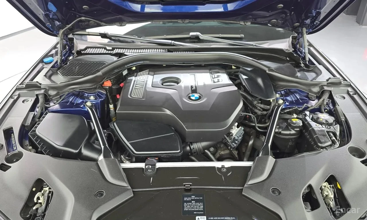 BMW 530 М ПАКЕТ/xDrive/ХЕДЪП/360/ОБДУХ/ПОДГРЕВ/ШИБЕДАХ, снимка 6 - Автомобили и джипове - 55903264