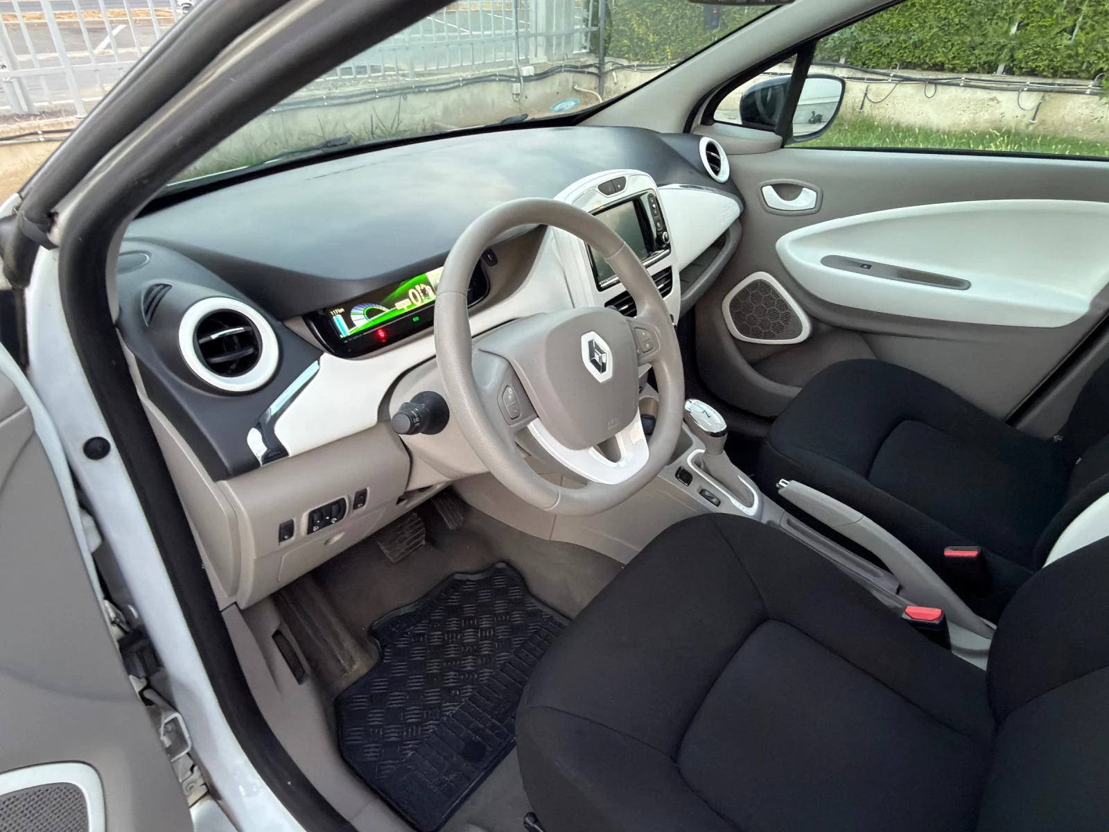 Renault Zoe 43KW* Реален пробег* Собствена батерия, снимка 8 - Автомобили и джипове - 55943780