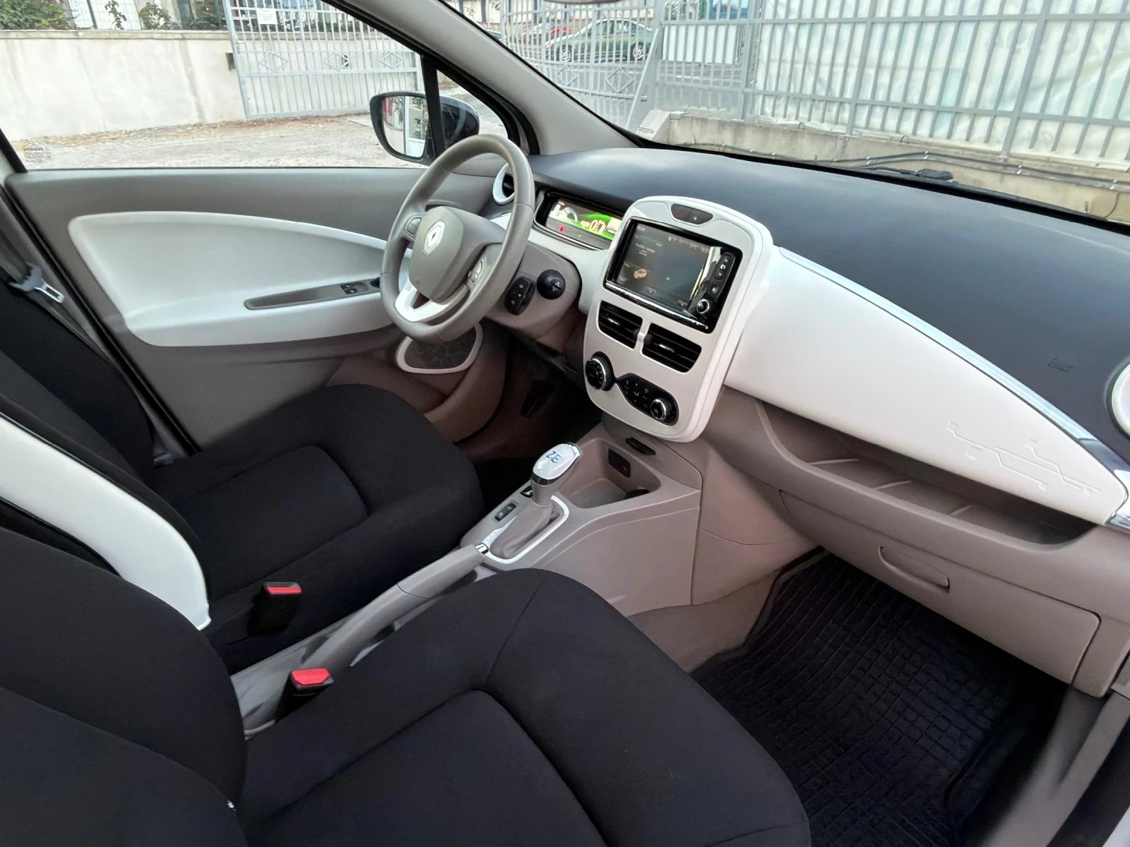 Renault Zoe 43KW* Реален пробег* Собствена батерия, снимка 7 - Автомобили и джипове - 55943780