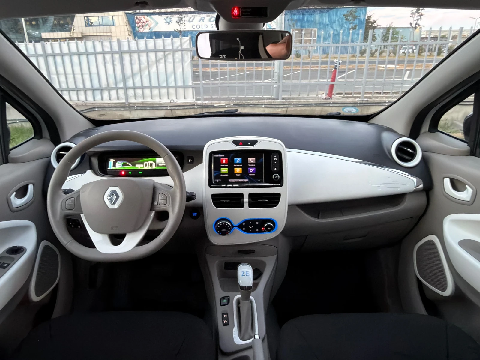 Renault Zoe 43KW* Реален пробег* Собствена батерия, снимка 9 - Автомобили и джипове - 55943780