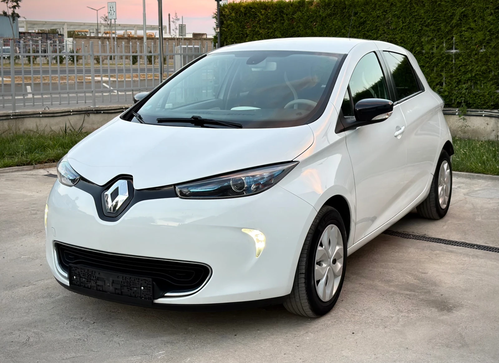 Renault Zoe 43KW* Реален пробег* Собствена батерия