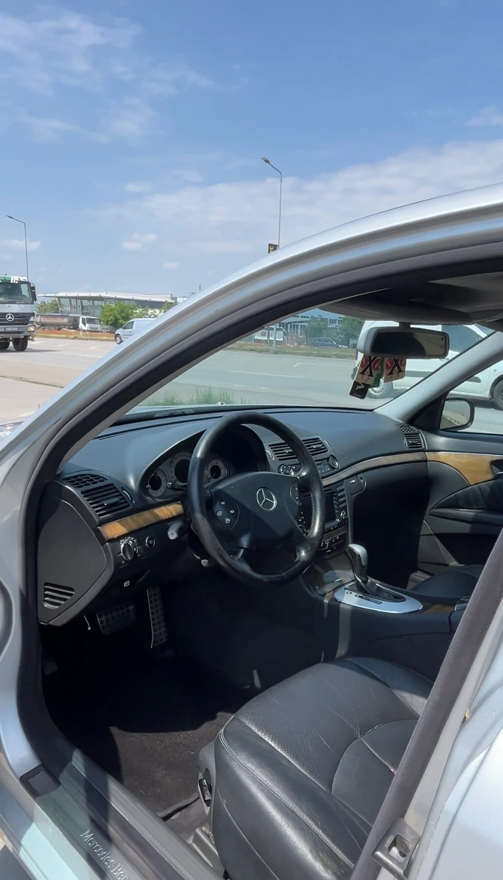 Mercedes-Benz E 320, снимка 3 - Автомобили и джипове - 56334084