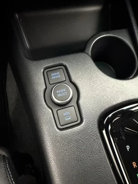 Toyota Hilux 2.8 D-4D MILD-HYBRID INVINCLEBLE JBL 360-CAM, снимка 11