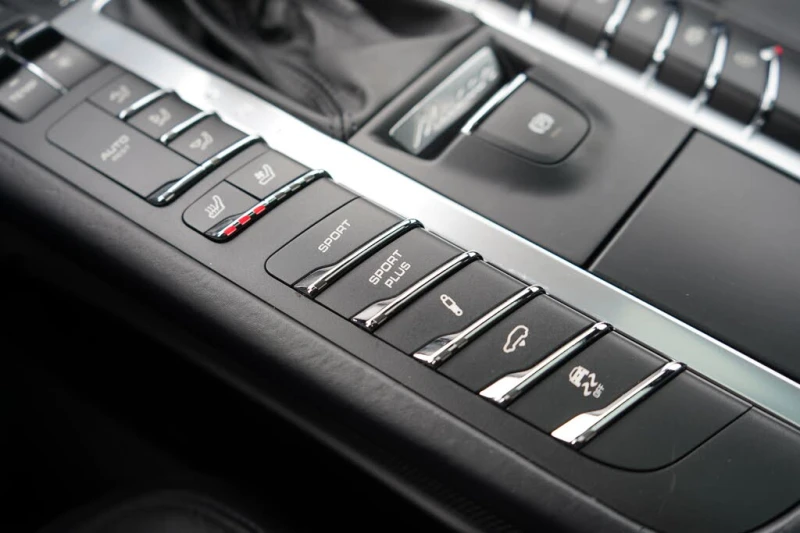 Porsche Macan GTS * CARFAX * АвтоКредит* (ЦЕНА ДО БГ), снимка 12 - Автомобили и джипове - 53457540