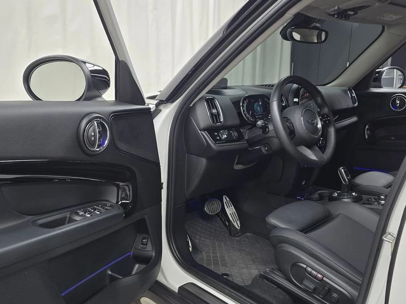 Mini Countryman 1.5 Automatic, снимка 10 - Автомобили и джипове - 56002133