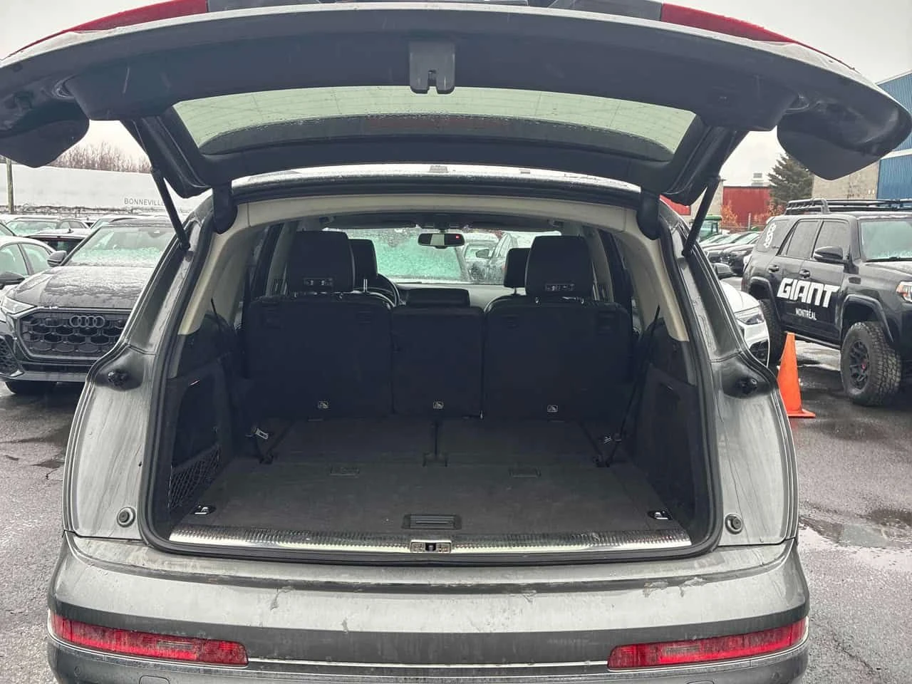 Audi Q7 3.0T Technik * ПАНОРАМА * ПОДГРЕВ * КЛИП НА МОТОРА, снимка 12 - Автомобили и джипове - 54252123