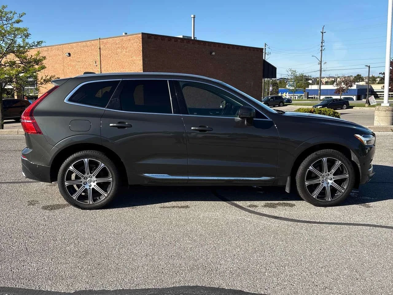 Volvo XC60 * Inscription * 360 * HUD * ПОДГРЕВИ, снимка 3 - Автомобили и джипове - 54720474