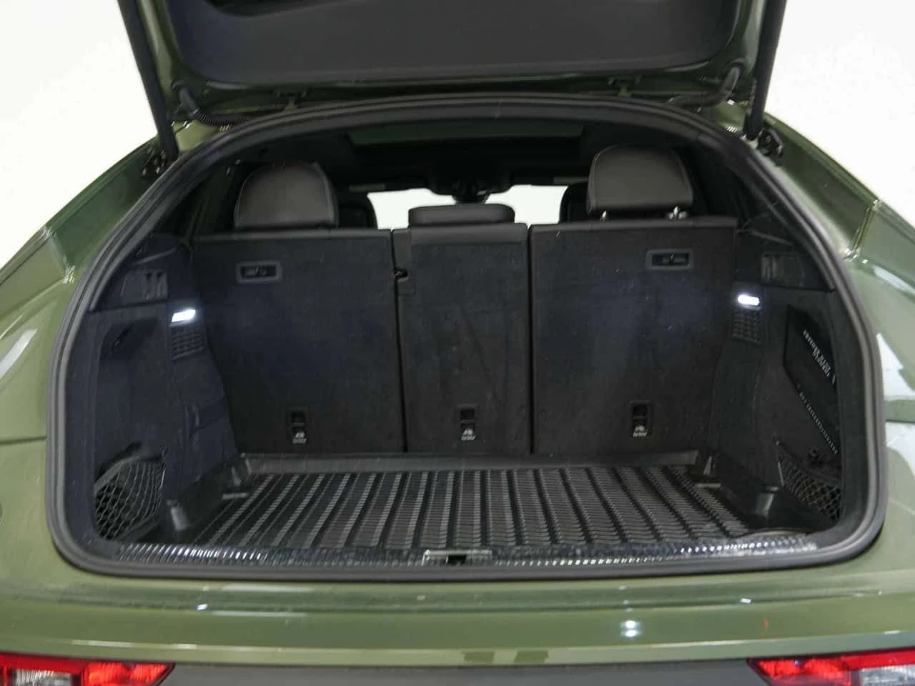 Audi SQ5 * TECHNIK * CARFAX * ФИКСИРАНА ЦЕНА ДО БГ * , снимка 12 - Автомобили и джипове - 55125092