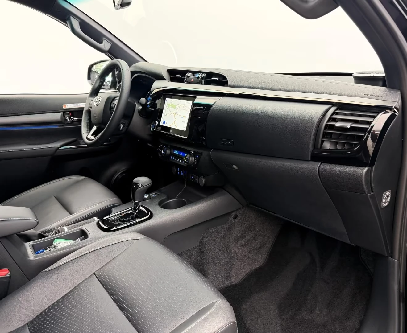 Toyota Hilux 2.8 D-4D MILD-HYBRID INVINCLEBLE JBL 360-CAM, снимка 13 - Автомобили и джипове - 55135009