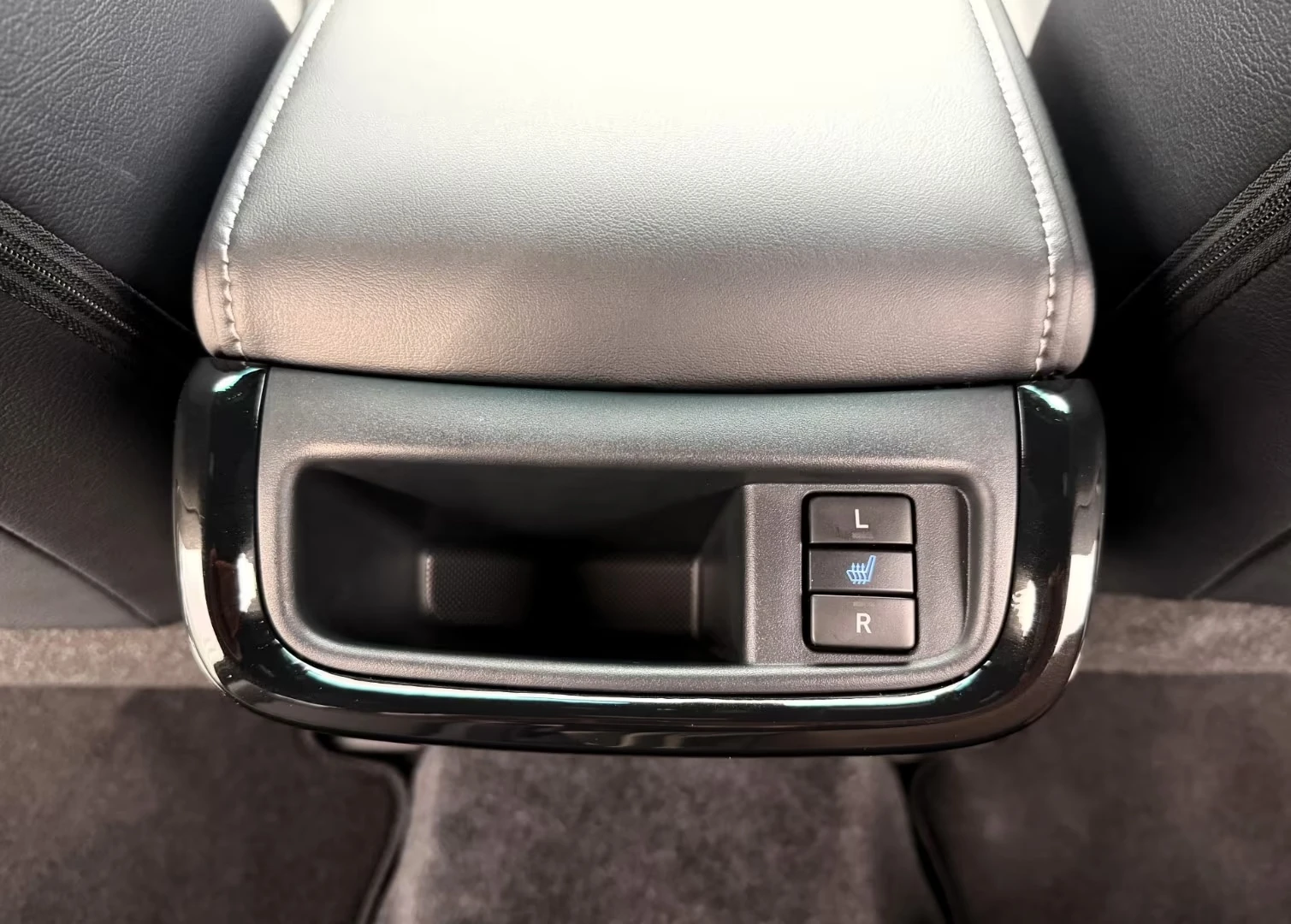 Toyota Hilux 2.8 D-4D MILD-HYBRID INVINCLEBLE JBL 360-CAM, снимка 15 - Автомобили и джипове - 55135009