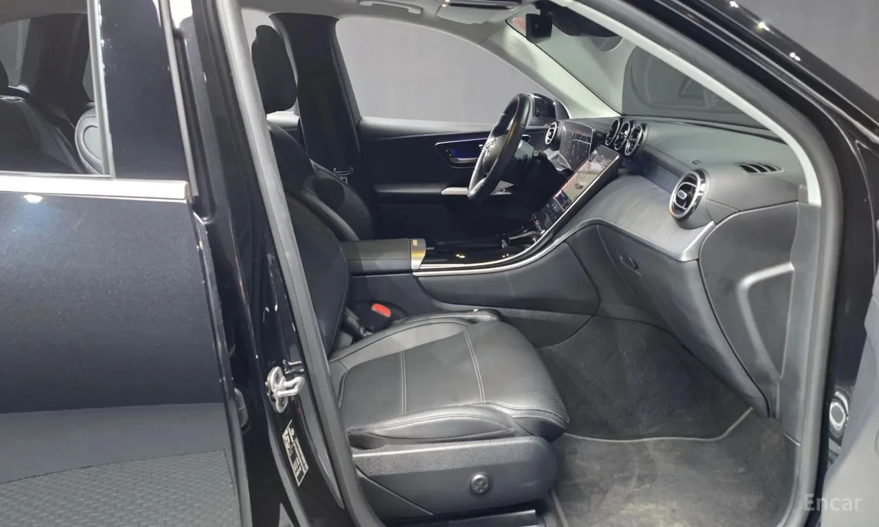 Mercedes-Benz GLC 220 / ФИКСИРАНА ЦЕНА ДО БЪЛГАРИЯ С ВСИЧКИ ТАКСИ /, снимка 11 - Автомобили и джипове - 56131299