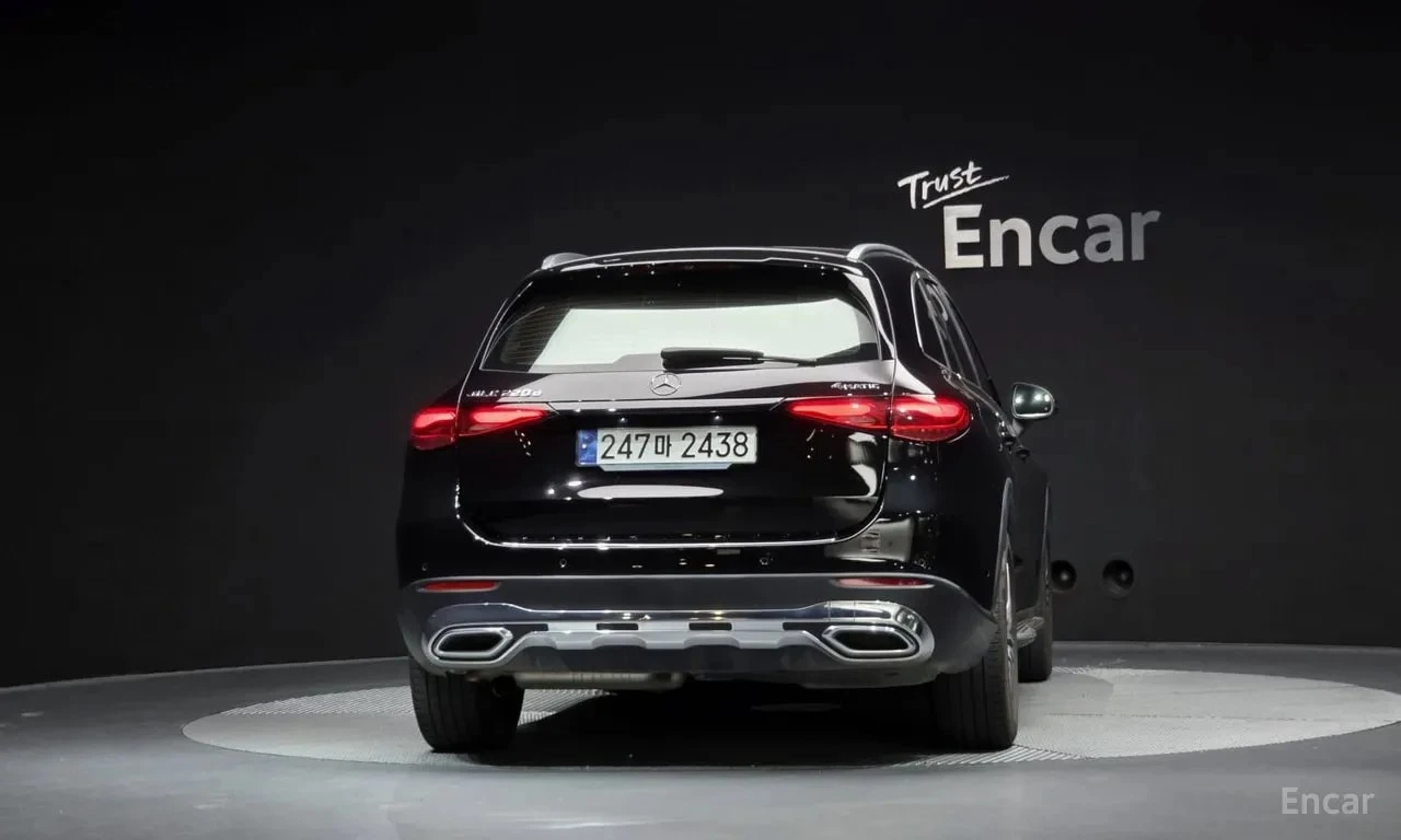 Mercedes-Benz GLC 220 / ФИКСИРАНА ЦЕНА ДО БЪЛГАРИЯ С ВСИЧКИ ТАКСИ /, снимка 4 - Автомобили и джипове - 56131299