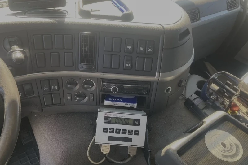 Volvo Fm Сметовоз с кран+ дистанционно и кантар , снимка 7 - Камиони - 51488985