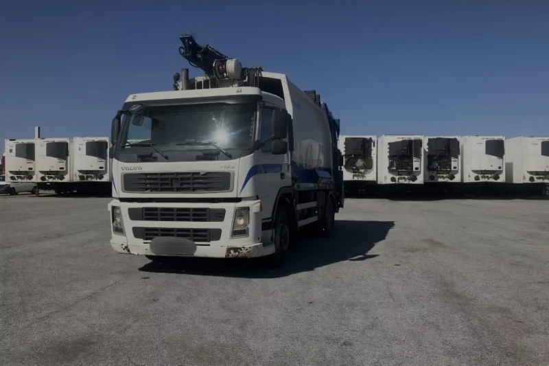 Volvo Fm Сметовоз с кран+ дистанционно и кантар , снимка 2 - Камиони - 51488985