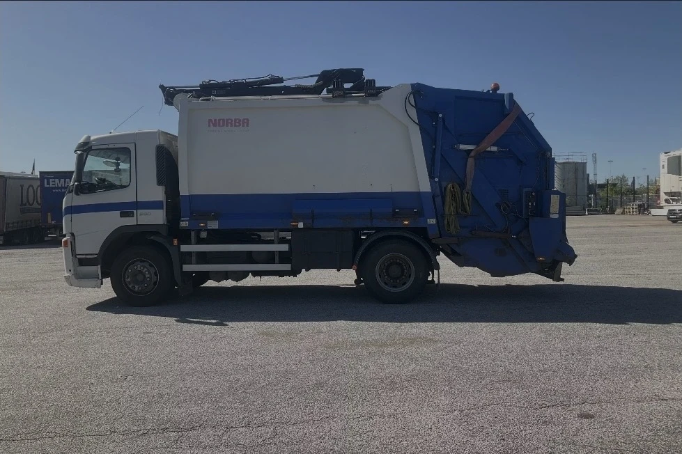 Volvo Fm Сметовоз с кран+ дистанционно и кантар , снимка 1