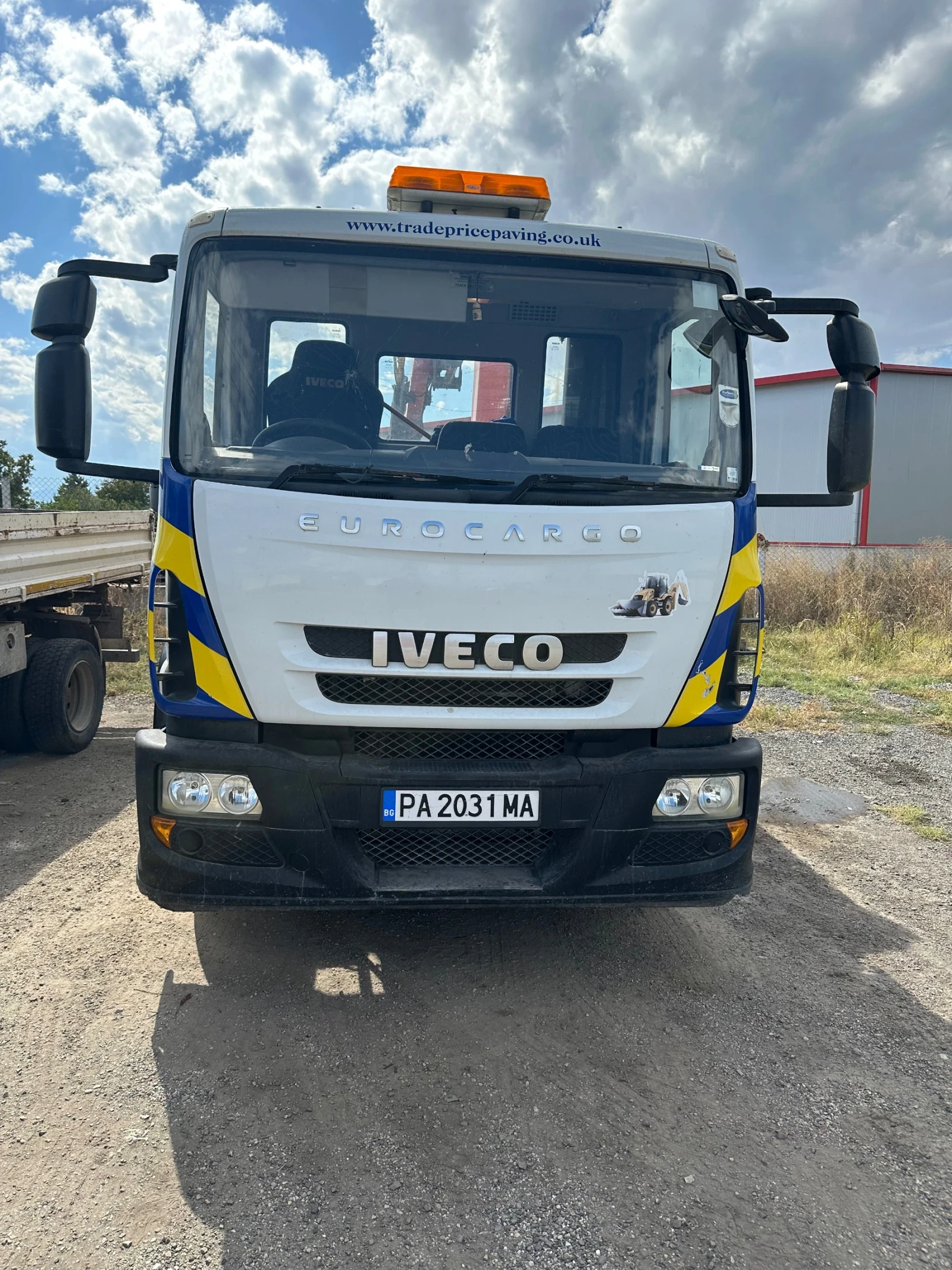 Iveco Eurocargo 120E18 EEV САМОСВАЛ С КРАН И ГРАЙФЕРНА КОФА - изображение 5