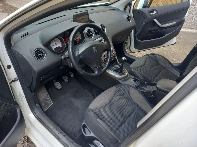 Peugeot 308 1.6 E-HDI Facelift, снимка 11 - Автомобили и джипове - 47415716