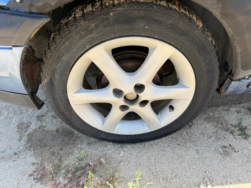 VW Golf 1.8, снимка 8 - Автомобили и джипове - 51546522