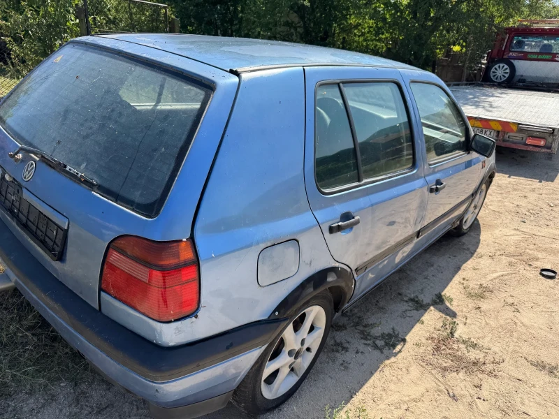 VW Golf 1.8, снимка 3 - Автомобили и джипове - 51546522