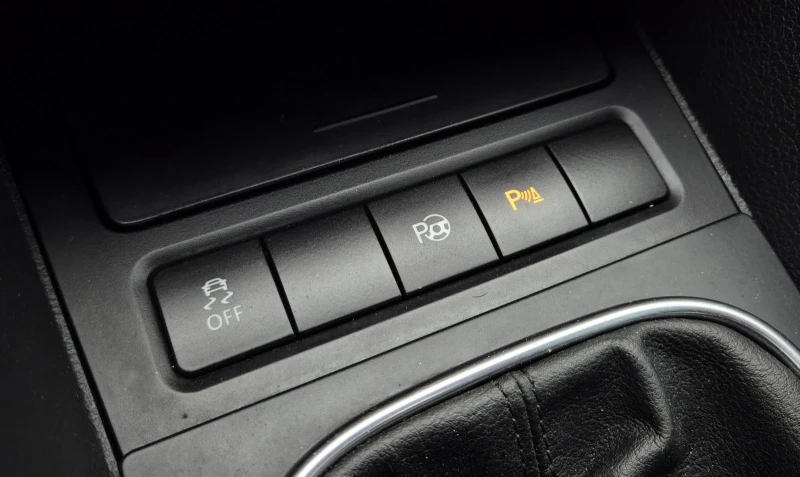 VW Golf R-LINE , снимка 9 - Автомобили и джипове - 52159825