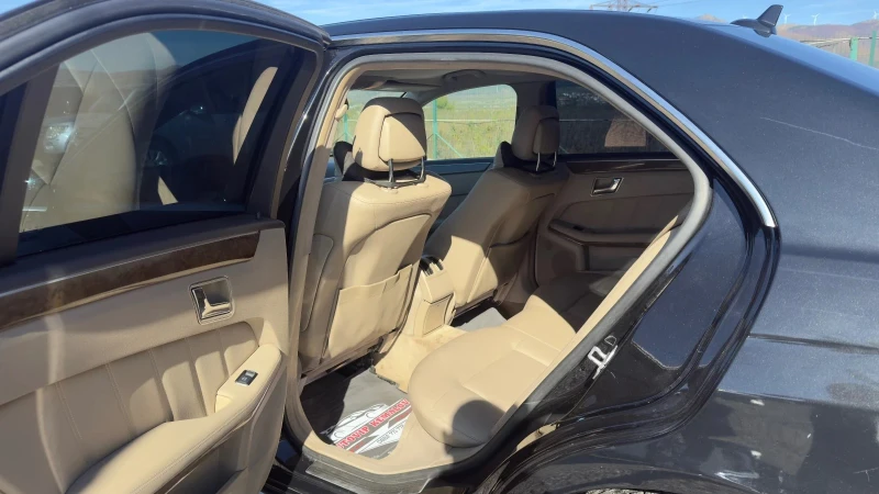 Mercedes-Benz E 220, снимка 10 - Автомобили и джипове - 53025636