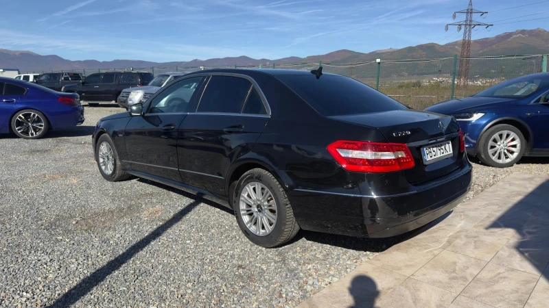 Mercedes-Benz E 220, снимка 4 - Автомобили и джипове - 53025636