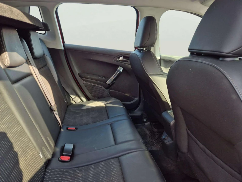 Peugeot 2008 1.2 I, снимка 9 - Автомобили и джипове - 53079512