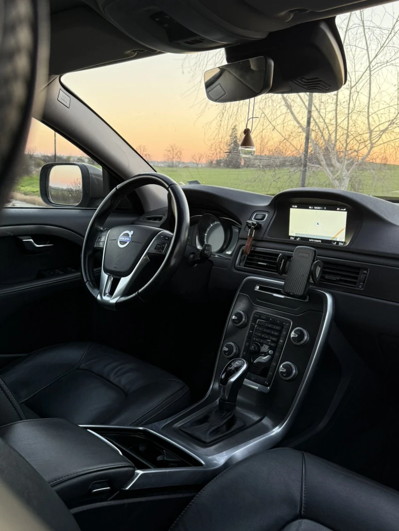 Volvo Xc70 2.0 D4, снимка 6 - Автомобили и джипове - 53495775