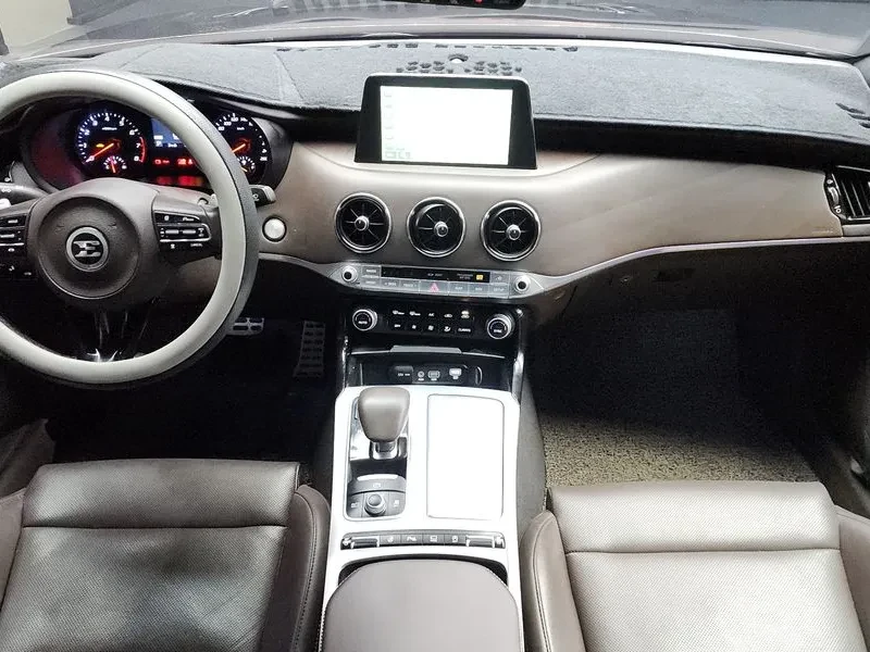 Kia Stinger 2.0 Turbo 2Wd Platinum, снимка 7 - Автомобили и джипове - 55652343