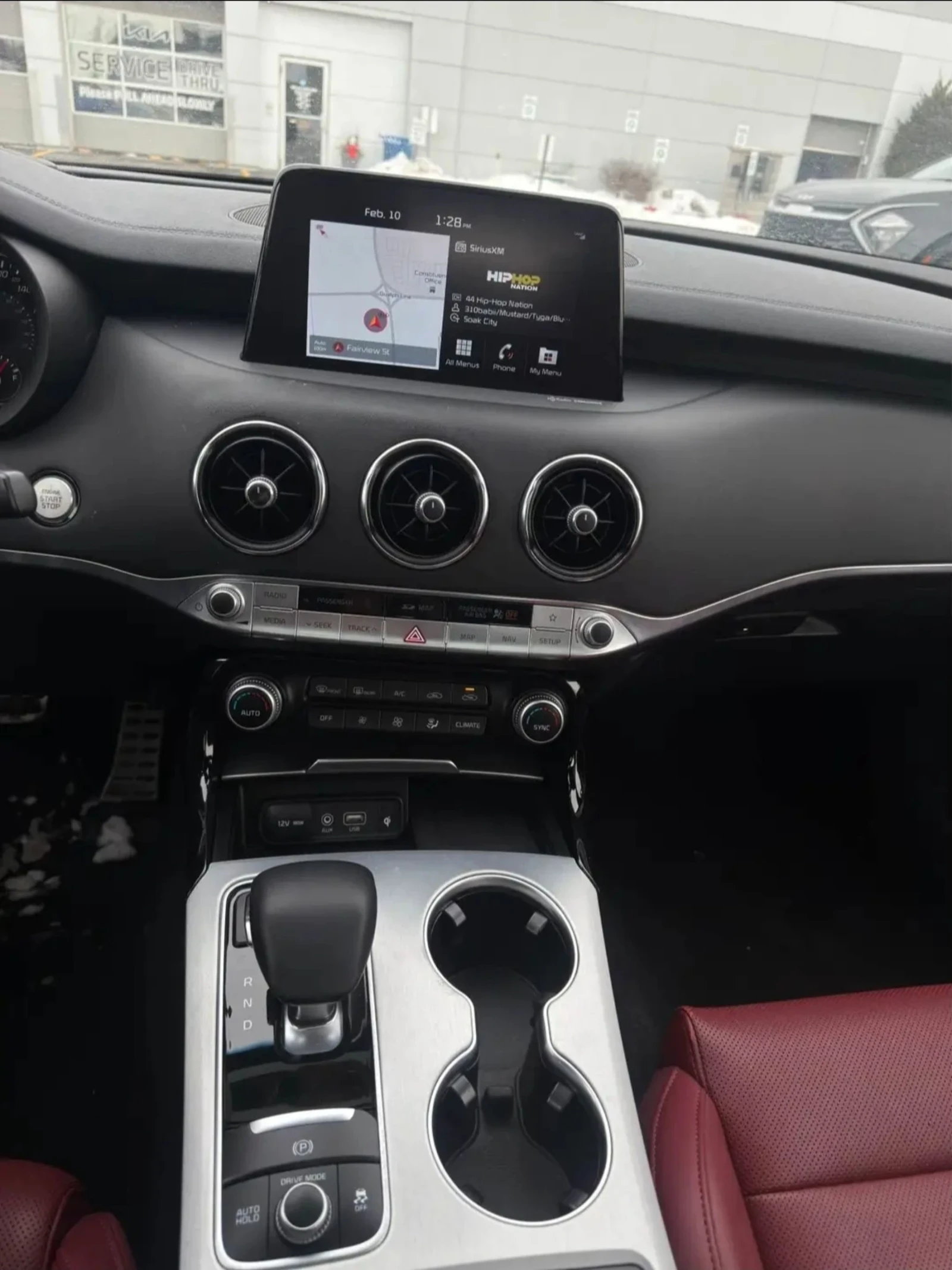 Kia Stinger 2021/3.3T/PANO/ОБДУХ/ПОДГРЕВ/360/ЧИСТ КАРФАКС, снимка 12 - Автомобили и джипове - 53802181