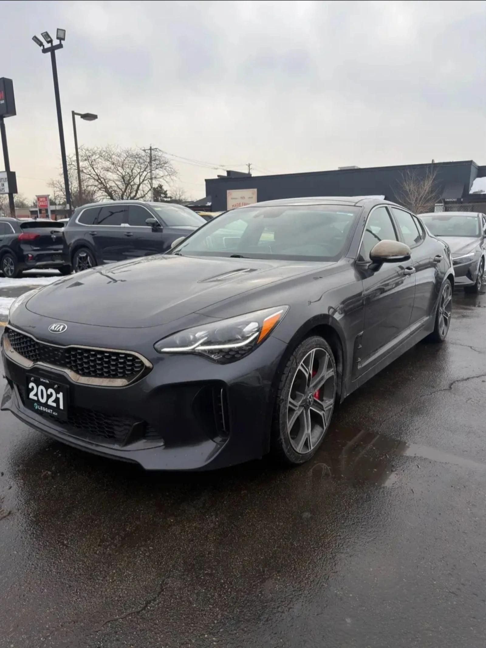 Kia Stinger 2021/3.3T/PANO/ОБДУХ/ПОДГРЕВ/360/ЧИСТ КАРФАКС, снимка 4 - Автомобили и джипове - 53802181
