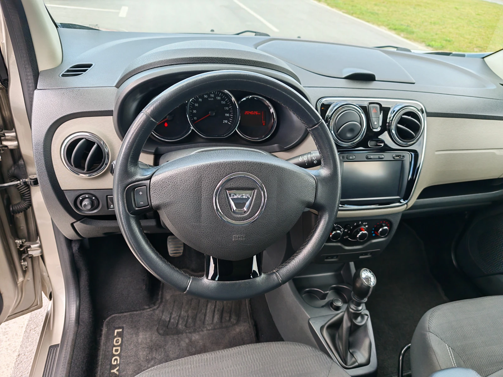 Dacia Lodgy 1.5 DIZEL 107 KN, снимка 10 - Автомобили и джипове - 53976124