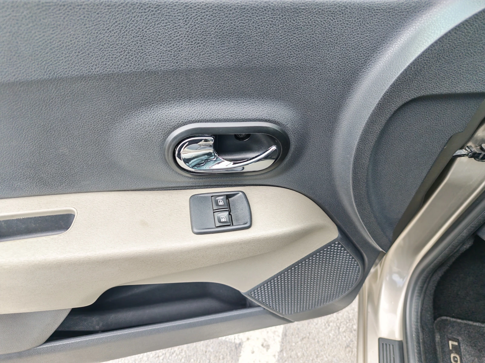 Dacia Lodgy 1.5 DIZEL 107 KN, снимка 7 - Автомобили и джипове - 53976124