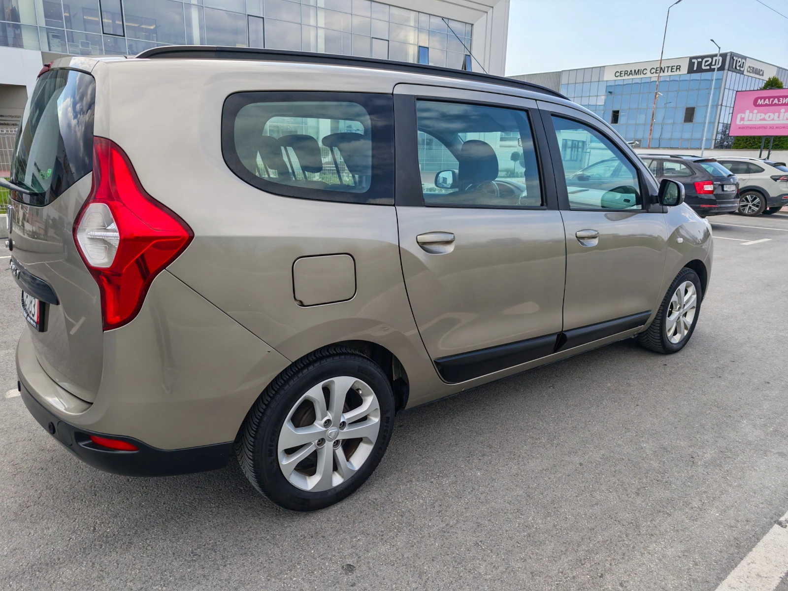 Dacia Lodgy 1.5 DIZEL 107 KN, снимка 5 - Автомобили и джипове - 53976124