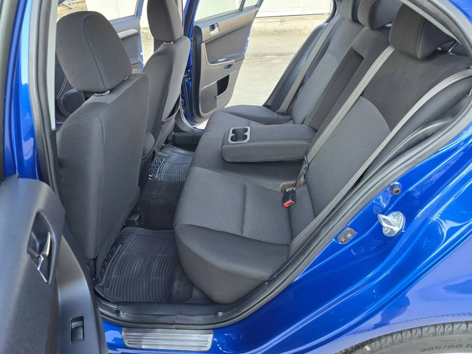 Mitsubishi Lancer 1.5i 110kc., снимка 16 - Автомобили и джипове - 54925361