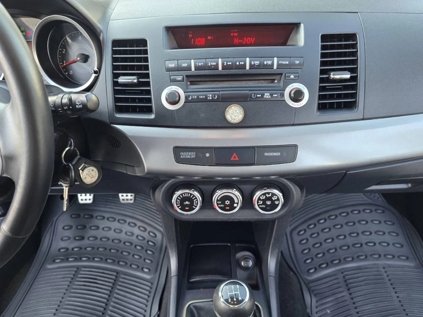 Mitsubishi Lancer 1.5i 110kc., снимка 13 - Автомобили и джипове - 54925361