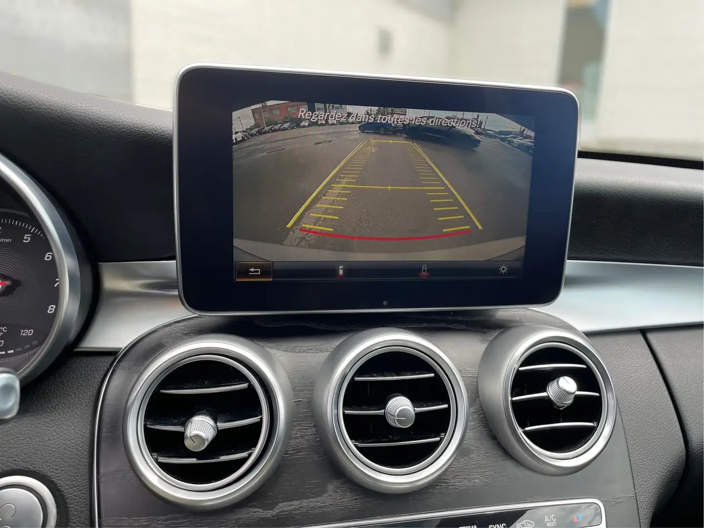 Mercedes-Benz C 300 4MATIC/AMG LINE/PANORAMA/360CAM/BURMESTER, снимка 11 - Автомобили и джипове - 55265711