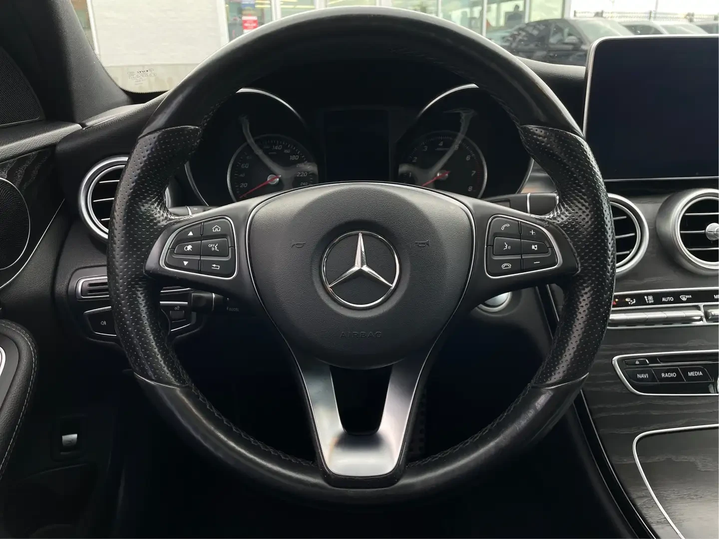 Mercedes-Benz C 300 4MATIC/AMG LINE/PANORAMA/360CAM/BURMESTER, снимка 10 - Автомобили и джипове - 55265711
