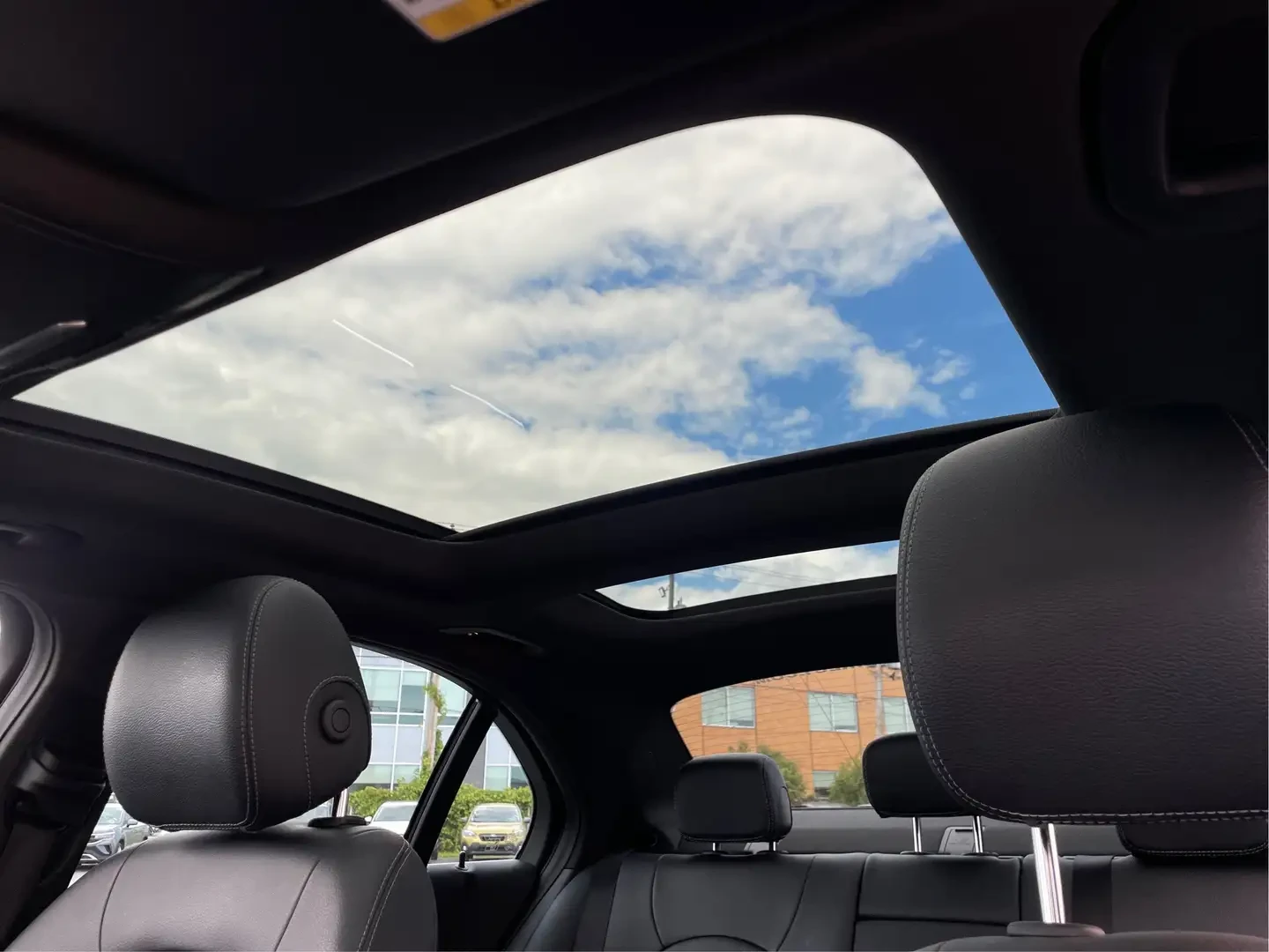 Mercedes-Benz C 300 4MATIC/AMG LINE/PANORAMA/360CAM/BURMESTER, снимка 8 - Автомобили и джипове - 55265711