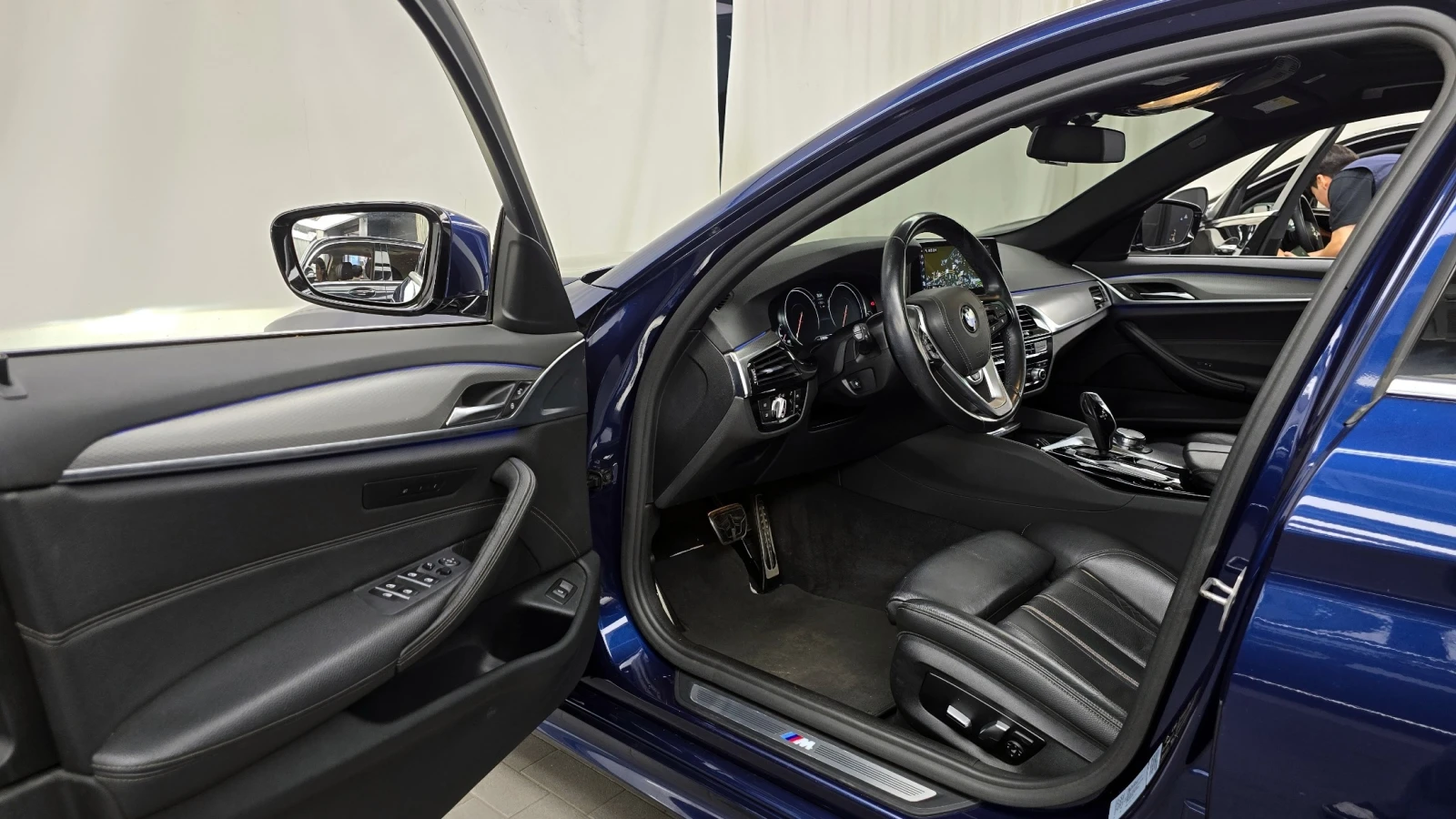 BMW 530 i xDrive M Sport, снимка 10 - Автомобили и джипове - 55562560