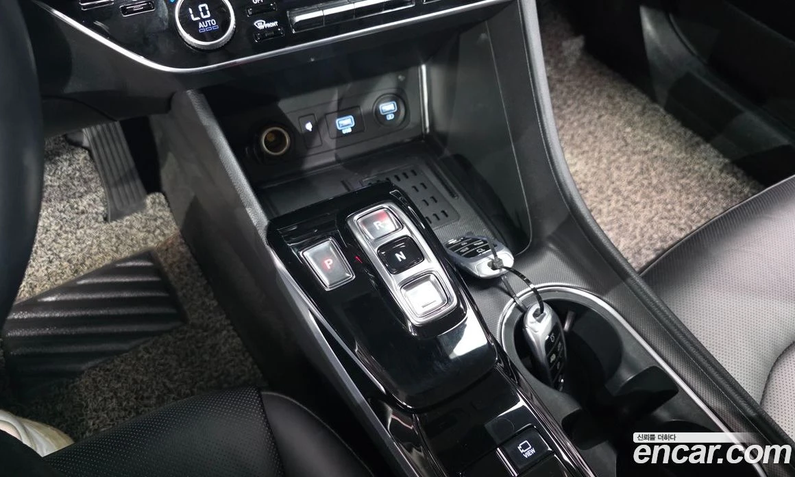 Hyundai Sonata 2.0 Premium, снимка 12 - Автомобили и джипове - 55676653