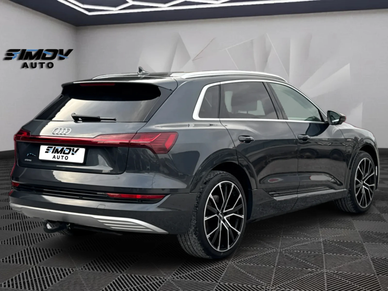 Audi E-Tron 55 95KWH HEAD-UP ОБДУХВАНЕ KEYLESSGO КАМЕРИ 360, снимка 4 - Автомобили и джипове - 56167161