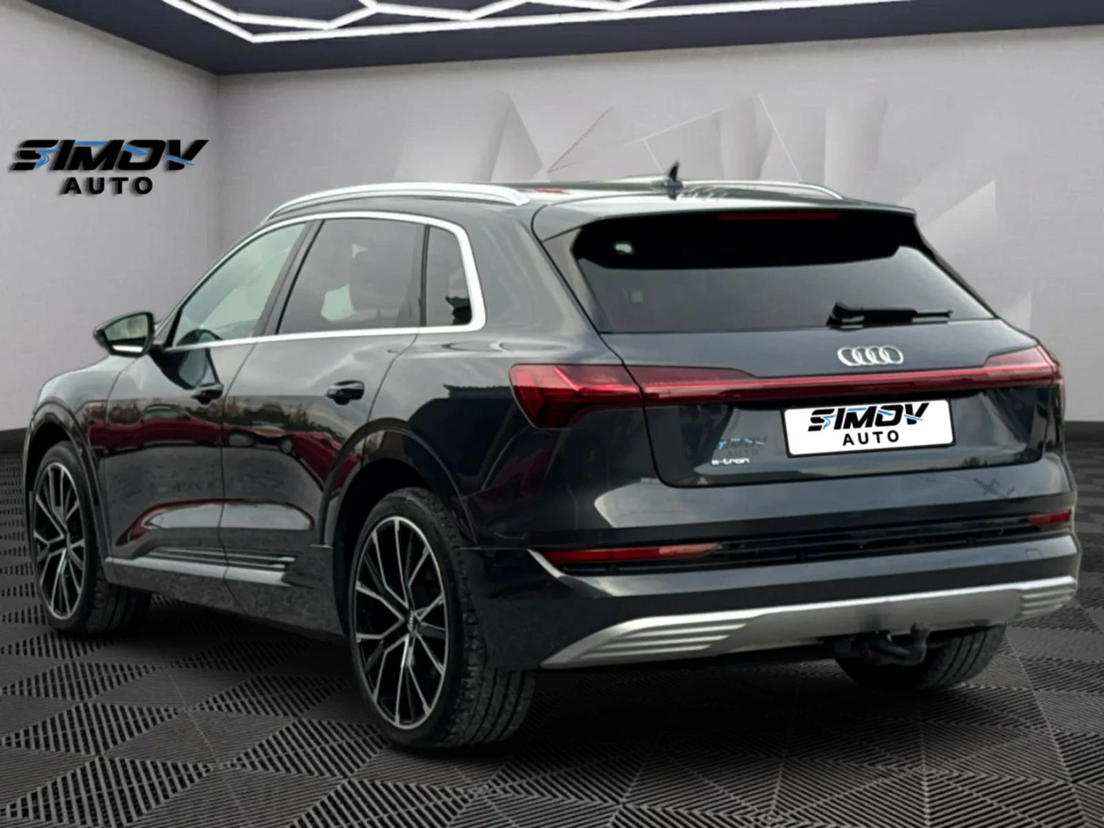 Audi E-Tron 55 95KWH HEAD-UP ОБДУХВАНЕ KEYLESSGO КАМЕРИ 360, снимка 2 - Автомобили и джипове - 56167161