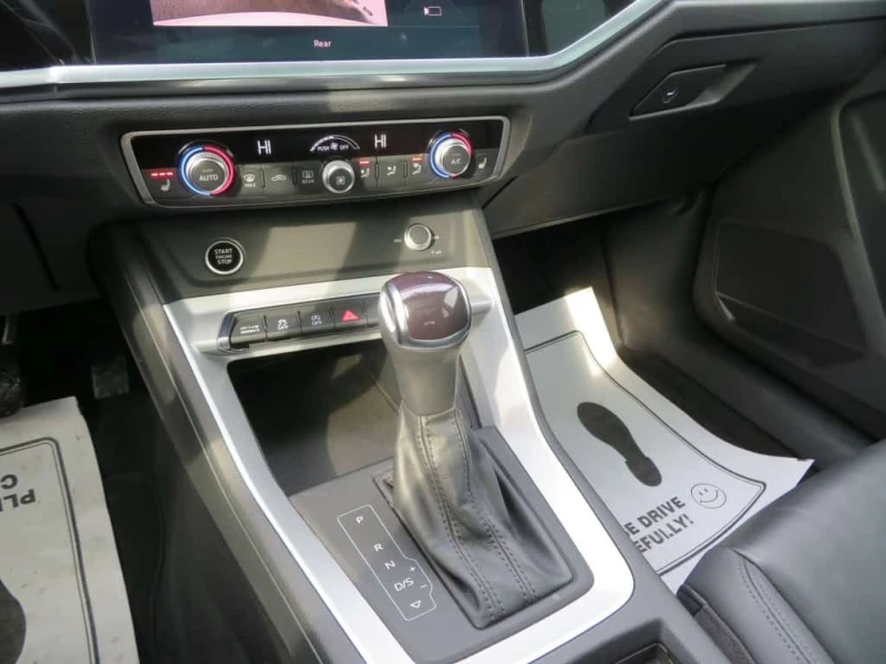 Audi Q3  Komfort 45 TFSI quattro * ОТ ПРЕДСТАВИТЕЛСТВО, снимка 15 - Автомобили и джипове - 53527203