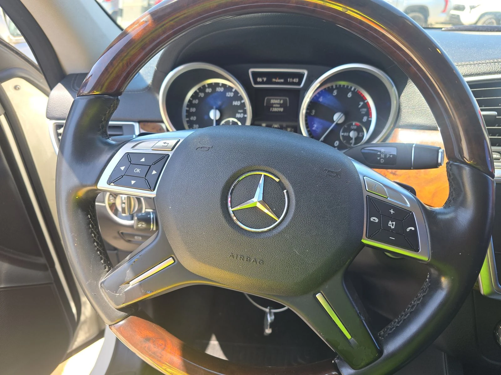 Mercedes-Benz GL 500 4MATIC* Обдух* Harman/Kardon* TВ* Дисторник* Пано* - изображение 9