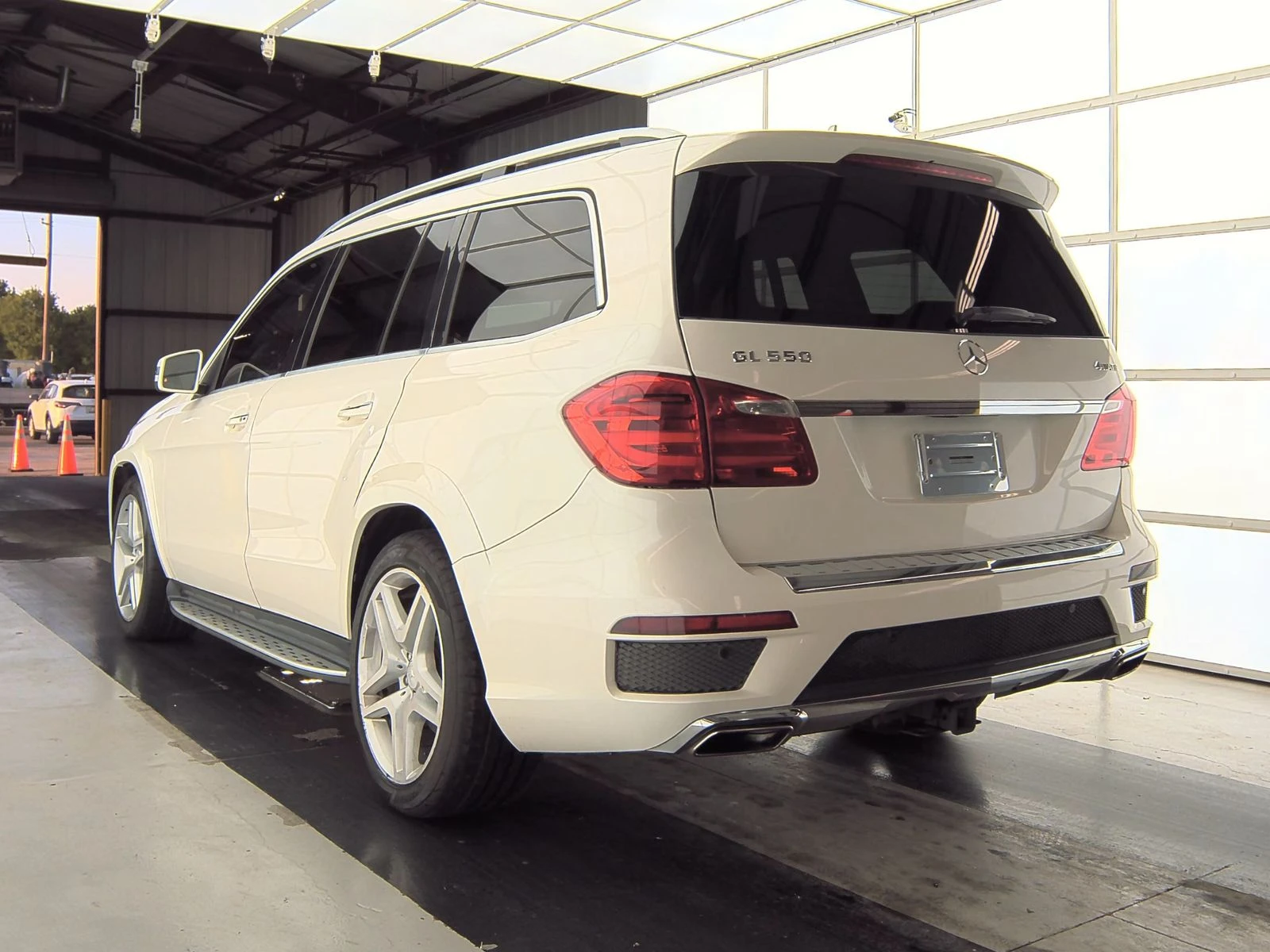 Mercedes-Benz GL 500 4MATIC* Обдух* Harman/Kardon* TВ* Дисторник* Пано* - изображение 6